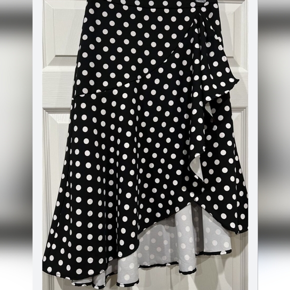 Blouse and skirt. - Picture 3 of 6